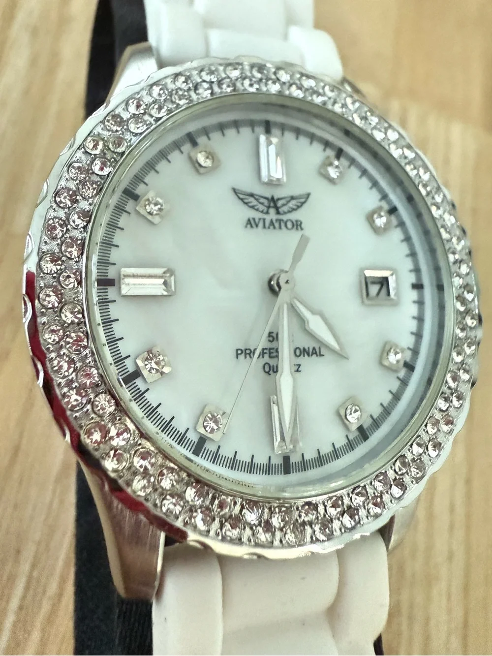 Invicta ladies Aviator silver tone  white strap watch NEW BATTERY